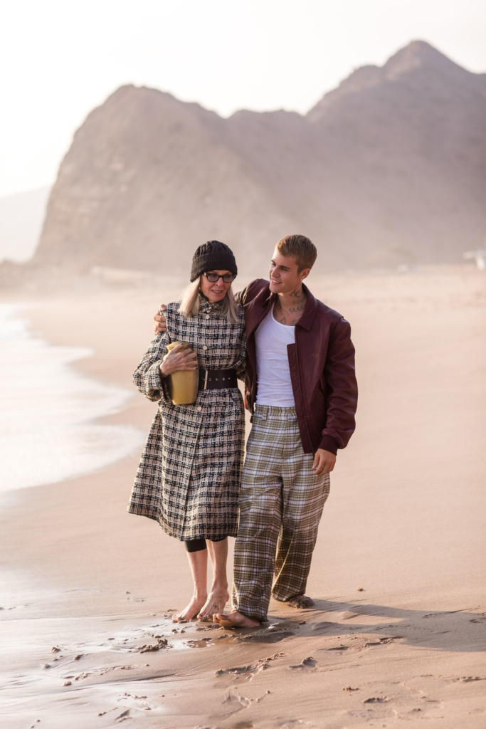 Justin Bieber et Diane Keaton - Clip de la chanson Ghost de Justin Bieber