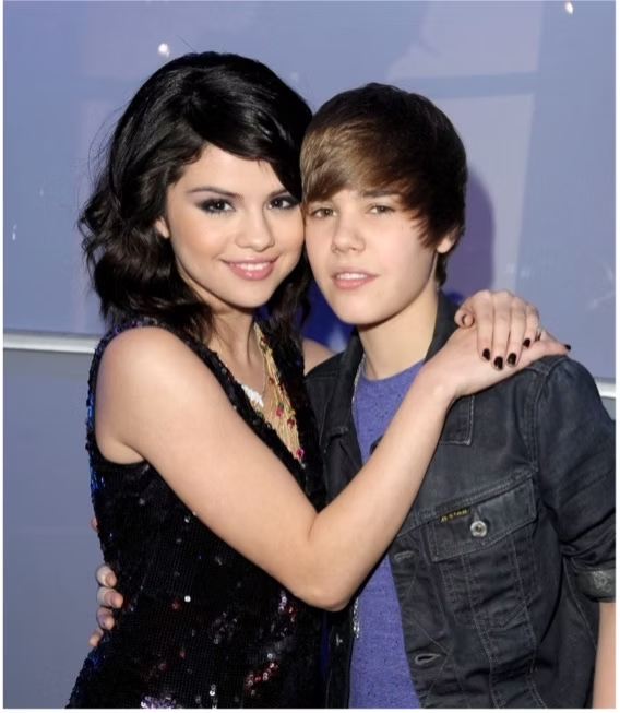 Justin Bieber et Selena Gomez le 31 décembre 2009 à Las Vegas au Dick Clark's New Year's Rockin' Eve With Ryan Seacrest 2010