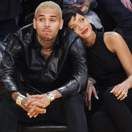 Chris Brown et Rihanna assistant à un match des Lakers au Staples Center.